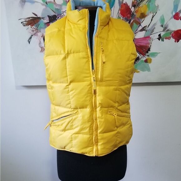 𝅺Old Navy Sleeveless Reversible Yellow and Blue Puffer Jacket - Picture 3 of 9